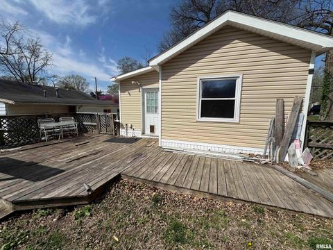 Tiny photo for 734 N Division St Street, Duquoin, IL 62832 (MLS # EB457372)