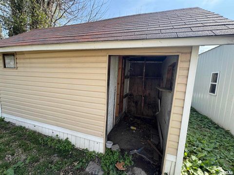 Tiny photo for 734 N Division St Street, Duquoin, IL 62832 (MLS # EB457372)