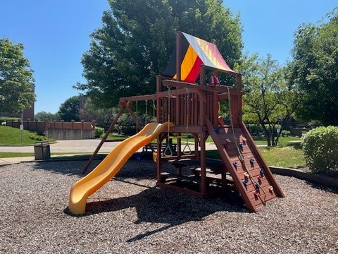 Tiny photo for 392 Kelburn Road #122, Deerfield, IL 60015 (MLS # 12678095)