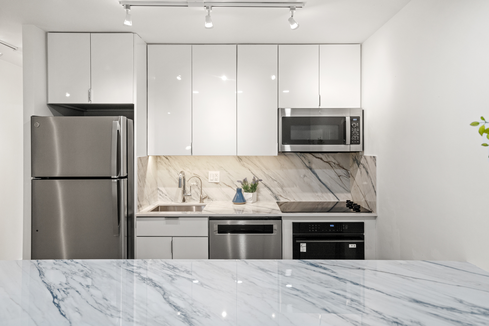 88 W Schiller Street 904