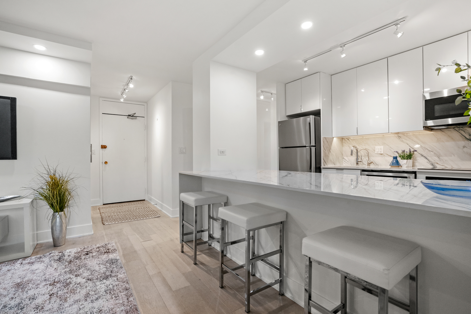 88 W Schiller Street 904