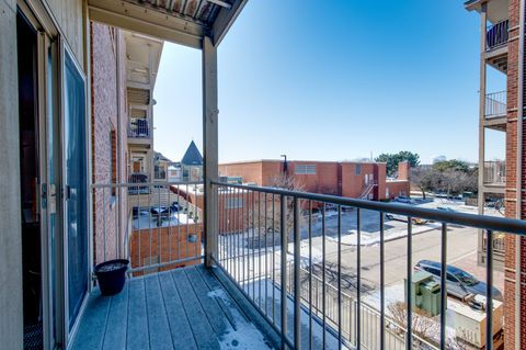 Tiny photo for 100 N Bokelman Street #329, Roselle, IL 60172 (MLS # 12553831)