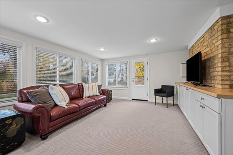 Tiny photo for 300 Lincolnwood Road, Highland Park, IL 60035 (MLS # 12520413)