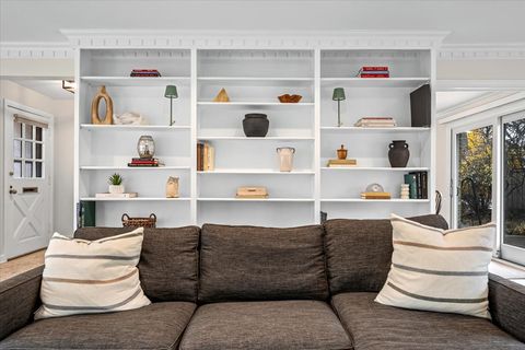 Tiny photo for 300 Lincolnwood Road, Highland Park, IL 60035 (MLS # 12520413)