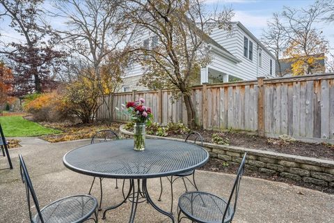 Tiny photo for 300 Lincolnwood Road, Highland Park, IL 60035 (MLS # 12520413)