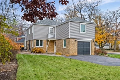 Tiny photo for 300 Lincolnwood Road, Highland Park, IL 60035 (MLS # 12520413)