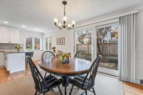 Tiny photo for 300 Lincolnwood Road, Highland Park, IL 60035 (MLS # 12520413)