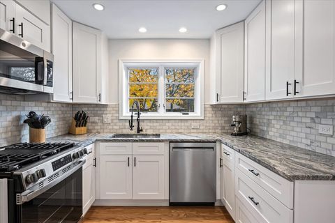 Tiny photo for 300 Lincolnwood Road, Highland Park, IL 60035 (MLS # 12520413)