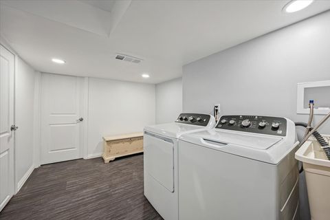 Tiny photo for 300 Lincolnwood Road, Highland Park, IL 60035 (MLS # 12520413)