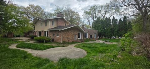 Photo of 188 N BLOOMINGDALE Road, Bloomingdale, IL 60108 (MLS # 12639042)
