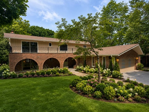 Photo of 188 N BLOOMINGDALE Road, Bloomingdale, IL 60108 (MLS # 12639042)