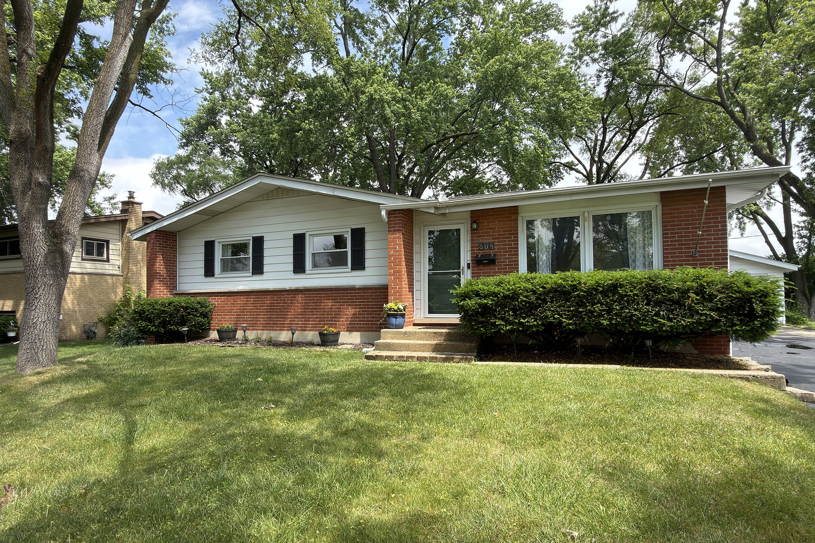 604 E Cedar Lane