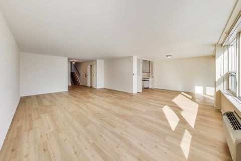 Tiny photo for 1630 Sheridan Road N #2J, Wilmette, IL 60091 (MLS # 12453995)