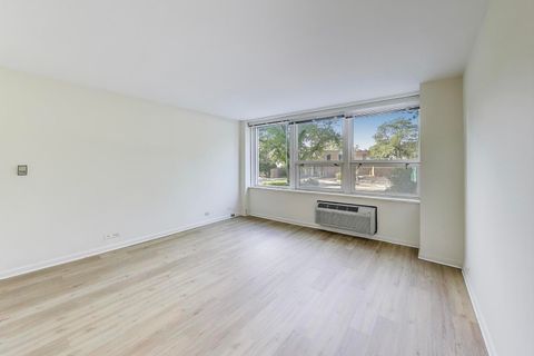 Tiny photo for 1630 Sheridan Road N #2J, Wilmette, IL 60091 (MLS # 12453995)