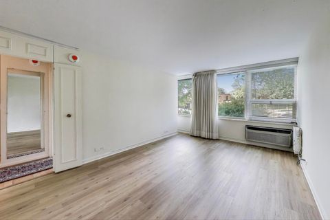 Tiny photo for 1630 Sheridan Road N #2J, Wilmette, IL 60091 (MLS # 12453995)