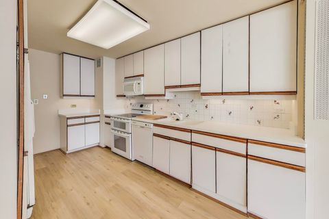 Tiny photo for 1630 Sheridan Road N #2J, Wilmette, IL 60091 (MLS # 12453995)