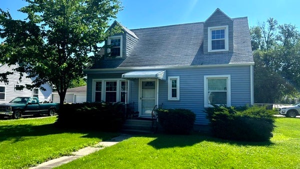 2201 N HAWTHORNE AVE, MELROSE PARK, IL 60164 - Image 8e1ac244c9c1aaea3e2bdedf3fc60ed3/788946756
