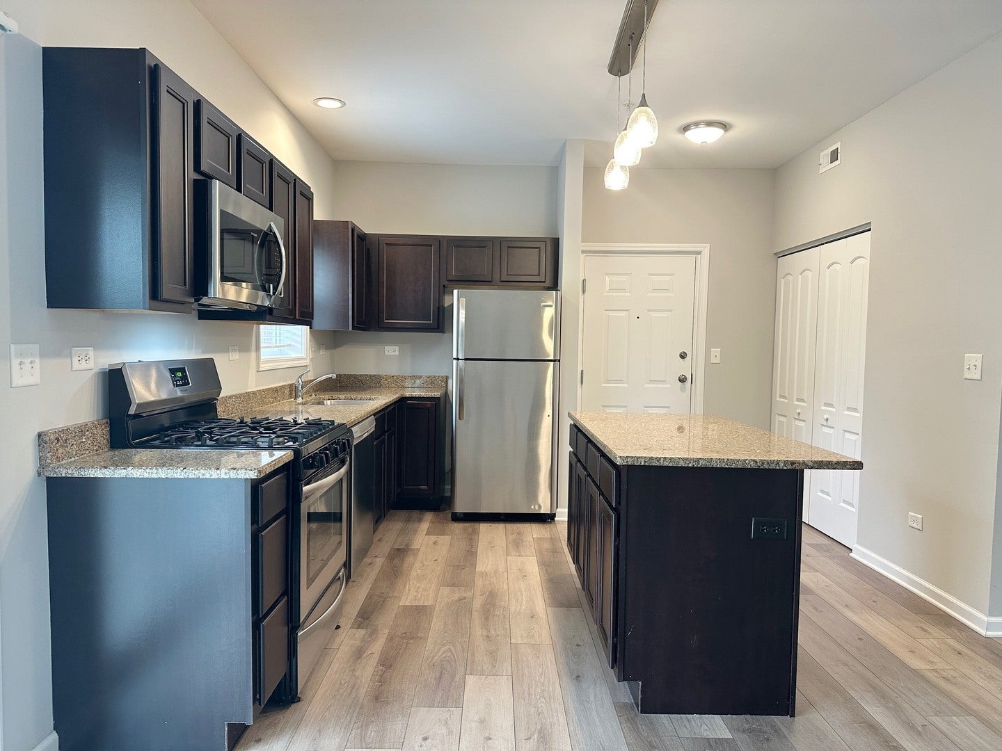 811 E Main Street 1E