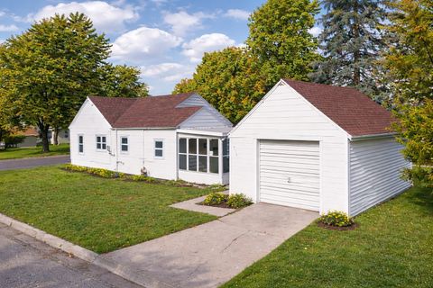 Photo of 912 W 16th Street, Sterling, IL 61081 (MLS # 12612891)