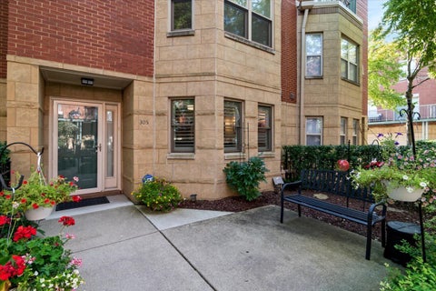 Tiny photo for 4530 S Woodlawn Avenue #305, Chicago, IL 60653 (MLS # 12719933)