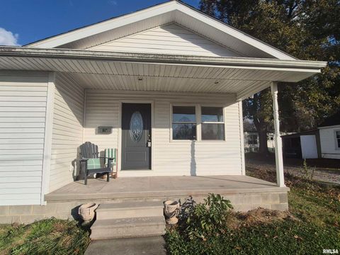 Tiny photo for 1116 S Land Street, Harrisburg, IL 62946 (MLS # EB460081)