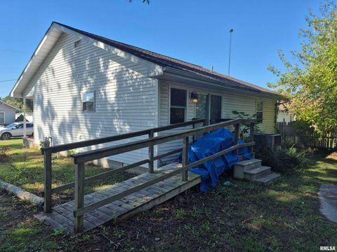 Tiny photo for 1116 S Land Street, Harrisburg, IL 62946 (MLS # EB460081)