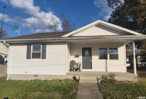 Photo of 1116 S Land Street, Harrisburg, IL 62946 (MLS # EB460081)