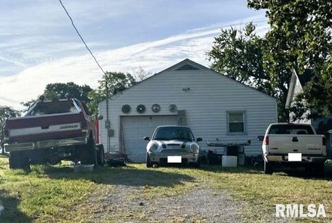 Tiny photo for 557 3RD Street, Rosiclare, IL 62982 (MLS # EB459758)