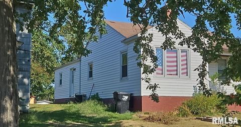 Tiny photo for 557 3RD Street, Rosiclare, IL 62982 (MLS # EB459758)