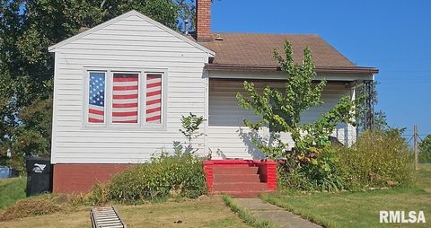 Photo of 557 3RD Street, Rosiclare, IL 62982 (MLS # EB459758)