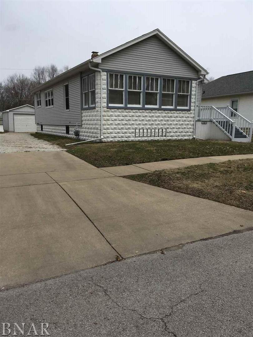 Photo 1 of 17 — 309 Elmwood, Pontiac, IL 61764