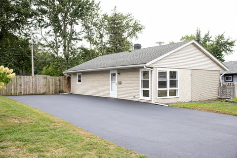 Tiny photo for 3 WALNUT Street, Carpentersville, IL 60110 (MLS # 12769012)