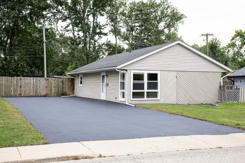 Tiny photo for 3 WALNUT Street, Carpentersville, IL 60110 (MLS # 12769012)