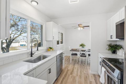 Tiny photo for 1519 Parklane Drive, Bettendorf, IA 52722 (MLS # 12557722)