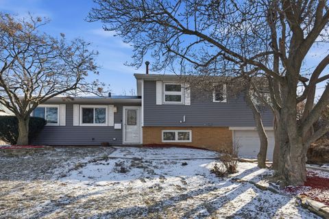Photo of 1519 Parklane Drive, Bettendorf, IA 52722 (MLS # 12557722)
