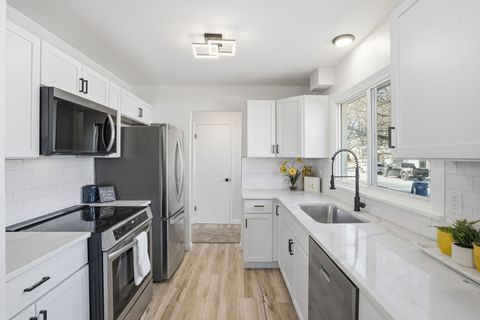 Tiny photo for 1519 Parklane Drive, Bettendorf, IA 52722 (MLS # 12557722)