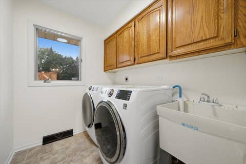 Tiny photo for 518 Meadow Court, Winthrop Harbor, IL 60096 (MLS # 12717452)