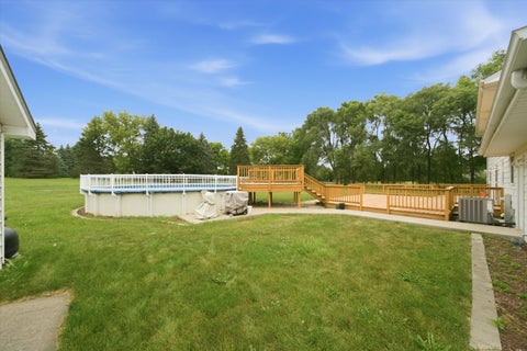 Tiny photo for 518 Meadow Court, Winthrop Harbor, IL 60096 (MLS # 12717452)
