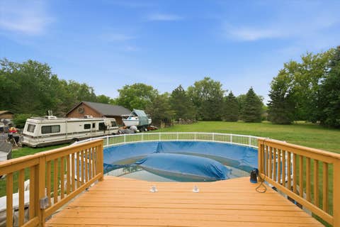 Tiny photo for 518 Meadow Court, Winthrop Harbor, IL 60096 (MLS # 12717452)