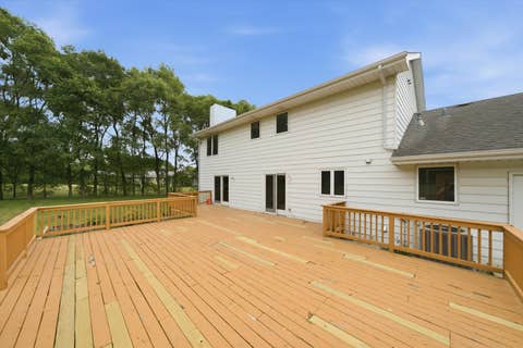 Tiny photo for 518 Meadow Court, Winthrop Harbor, IL 60096 (MLS # 12717452)