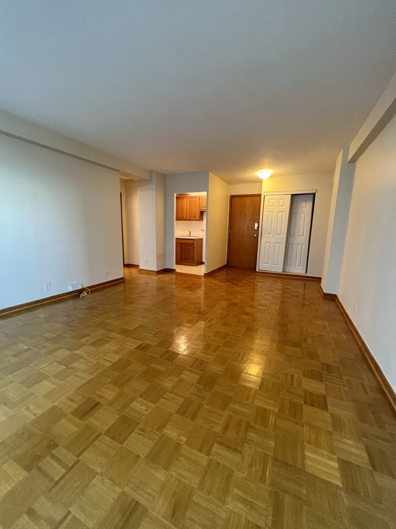 4180 N Marine Drive 1003