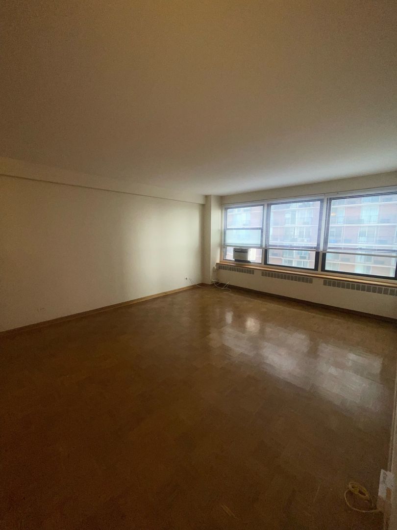 4180 N Marine Drive 1003