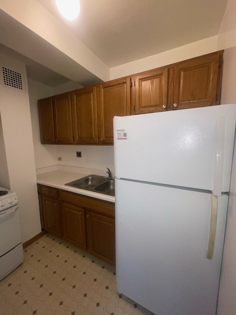 4180 N Marine Drive 1003