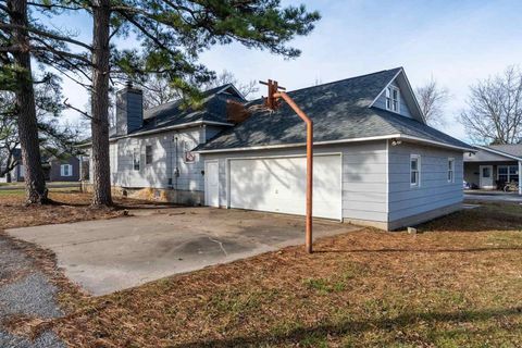 Tiny photo for 1103 N Monroe Street, Marion, IL 62959 (MLS # 100000468)