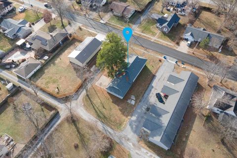 Tiny photo for 1103 N Monroe Street, Marion, IL 62959 (MLS # 100000468)