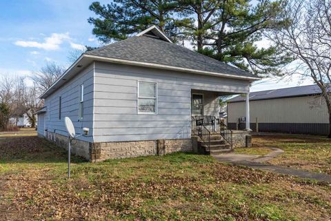 Tiny photo for 1103 N Monroe Street, Marion, IL 62959 (MLS # 100000468)