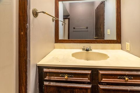 Tiny photo for 1103 N Monroe Street, Marion, IL 62959 (MLS # 100000468)