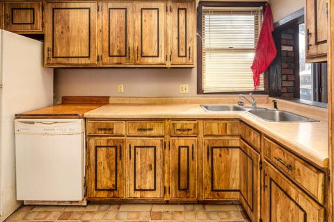 Tiny photo for 1103 N Monroe Street, Marion, IL 62959 (MLS # 100000468)