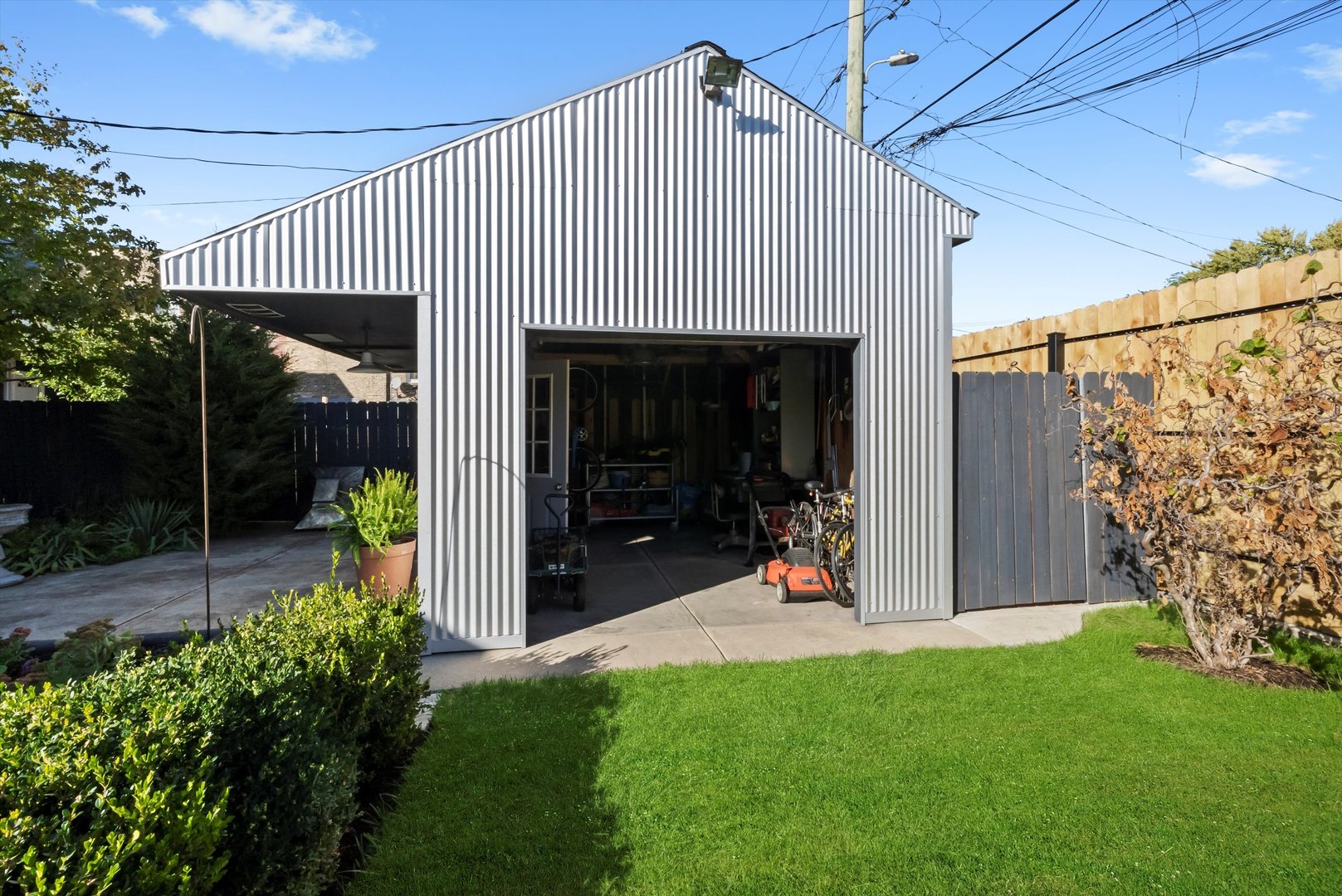 1529 N Harding Avenue