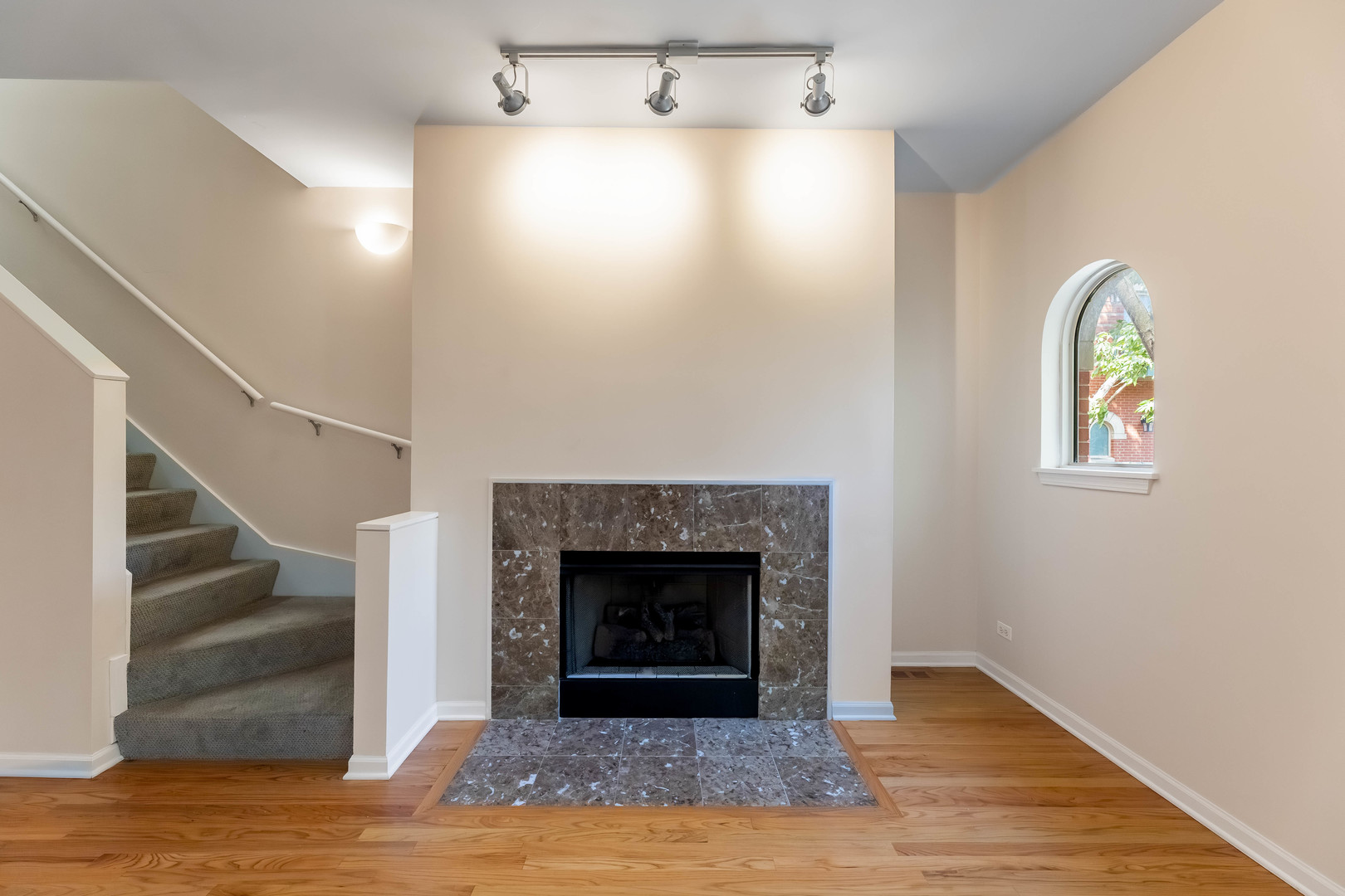 4530 S Woodlawn Avenue 101